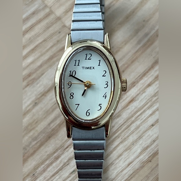 Timex Vintage Ladies Watch Gold-Tone Case Matte Stainless Bracelet White Dial main image 9
